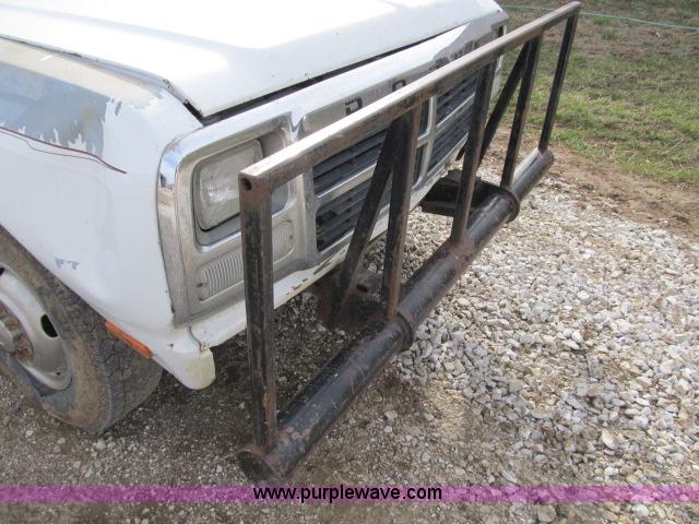 image for item B2653 1991 Dodge D350 flatbed truck