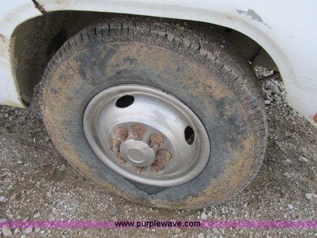 image for item B2653 1991 Dodge D350 flatbed truck