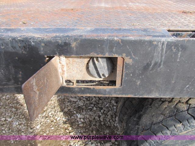 image for item B2653 1991 Dodge D350 flatbed truck