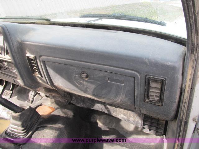 image for item B2653 1991 Dodge D350 flatbed truck