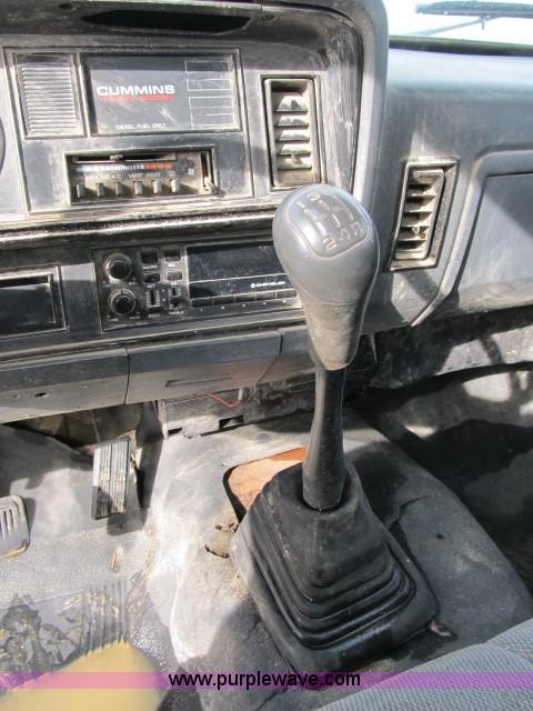 image for item B2653 1991 Dodge D350 flatbed truck