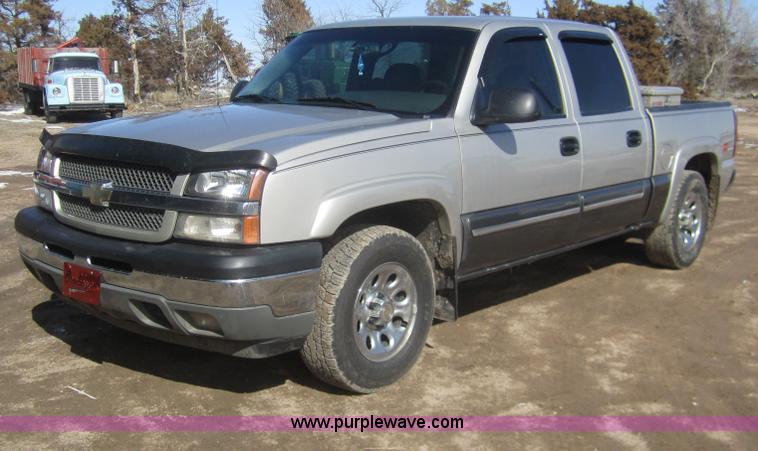 image for item B5705 2005 Chevrolet Silverado 1500 Crew Cab pickup