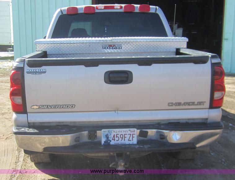 image for item B5705 2005 Chevrolet Silverado 1500 Crew Cab pickup