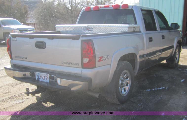 image for item B5705 2005 Chevrolet Silverado 1500 Crew Cab pickup