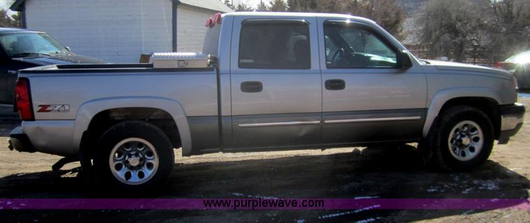 image for item B5705 2005 Chevrolet Silverado 1500 Crew Cab pickup