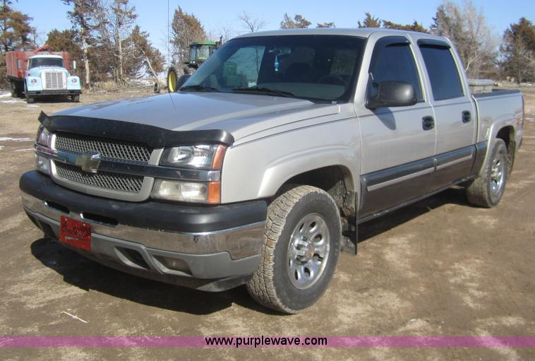image for item B5705 2005 Chevrolet Silverado 1500 Crew Cab pickup