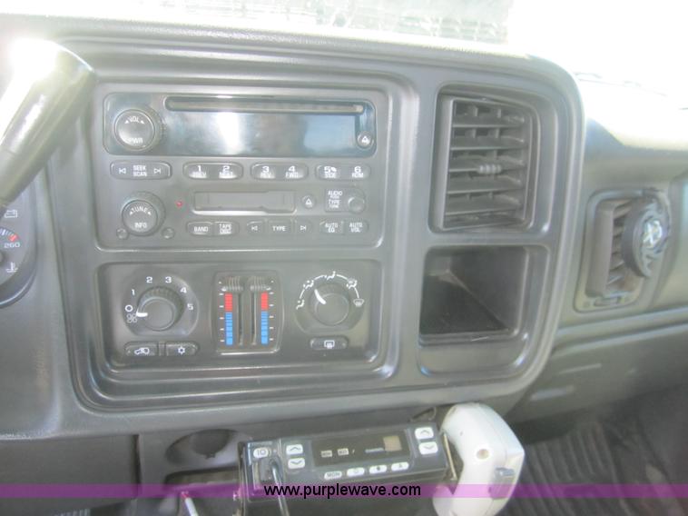 image for item B5705 2005 Chevrolet Silverado 1500 Crew Cab pickup