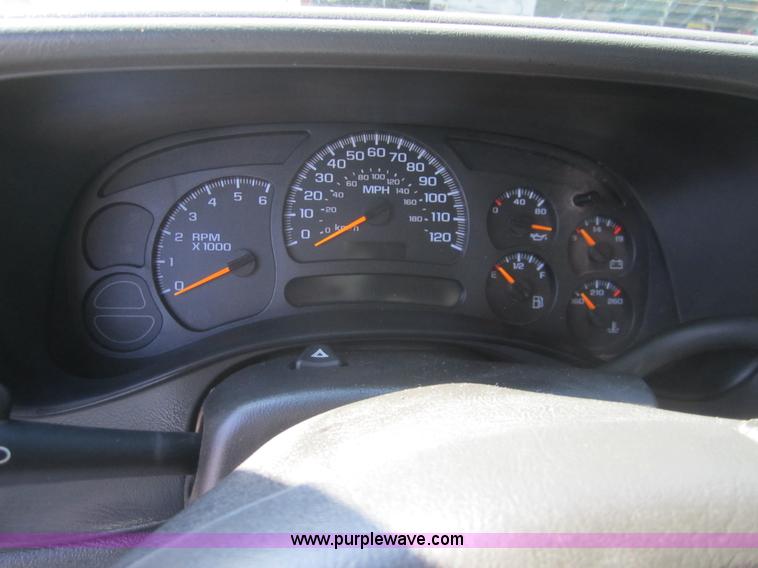 image for item B5705 2005 Chevrolet Silverado 1500 Crew Cab pickup