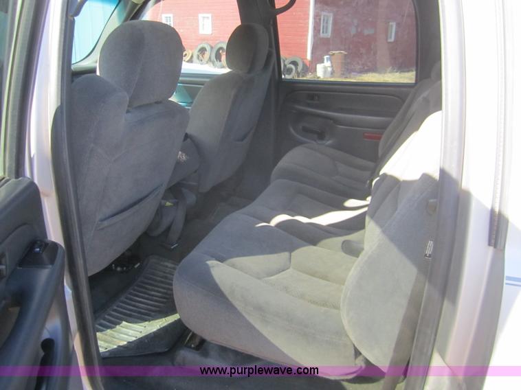 image for item B5705 2005 Chevrolet Silverado 1500 Crew Cab pickup