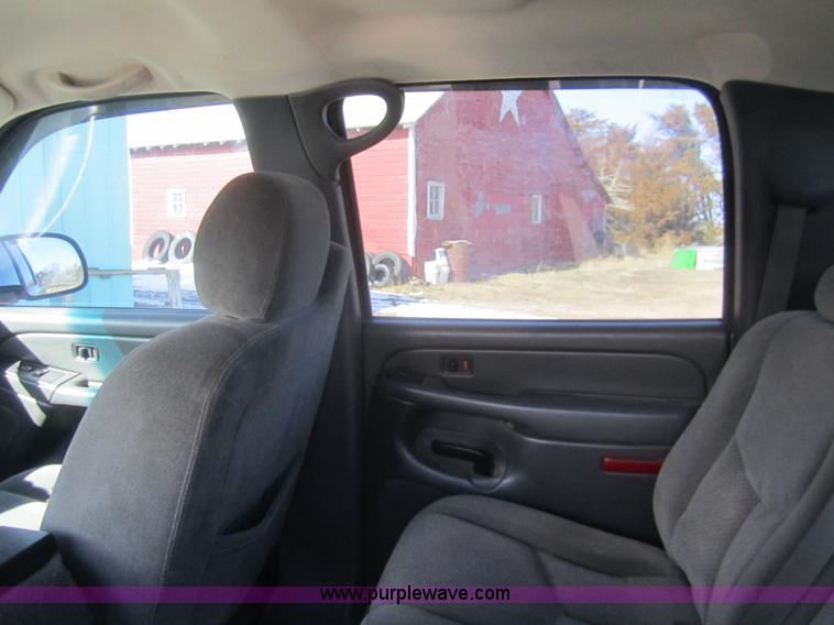 image for item B5705 2005 Chevrolet Silverado 1500 Crew Cab pickup