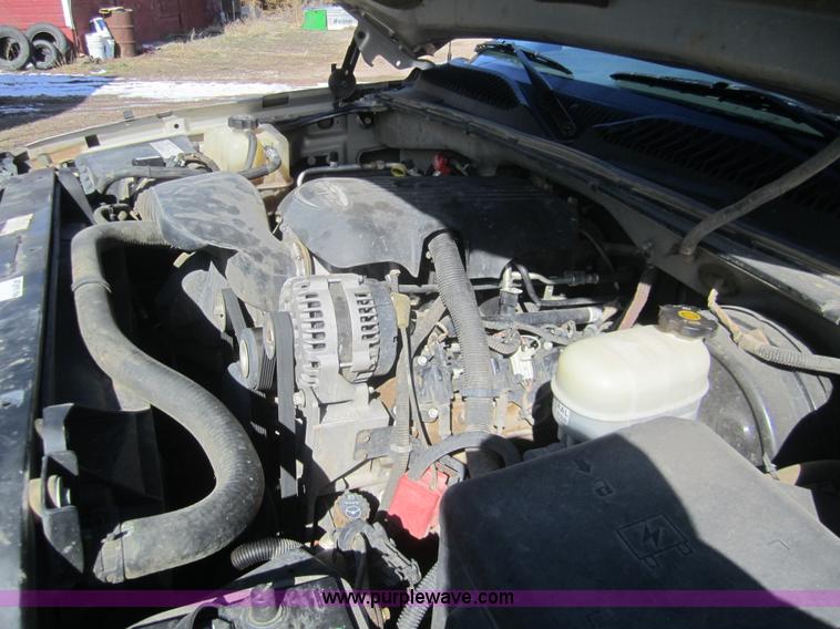 image for item B5705 2005 Chevrolet Silverado 1500 Crew Cab pickup