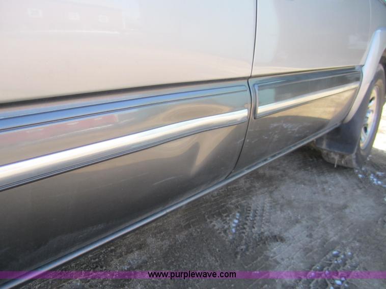 image for item B5705 2005 Chevrolet Silverado 1500 Crew Cab pickup