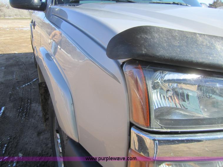 image for item B5705 2005 Chevrolet Silverado 1500 Crew Cab pickup
