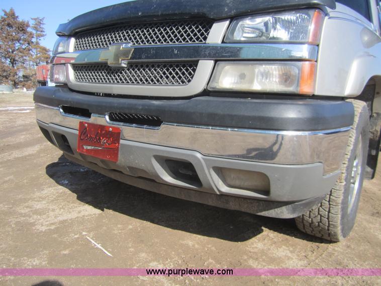image for item B5705 2005 Chevrolet Silverado 1500 Crew Cab pickup