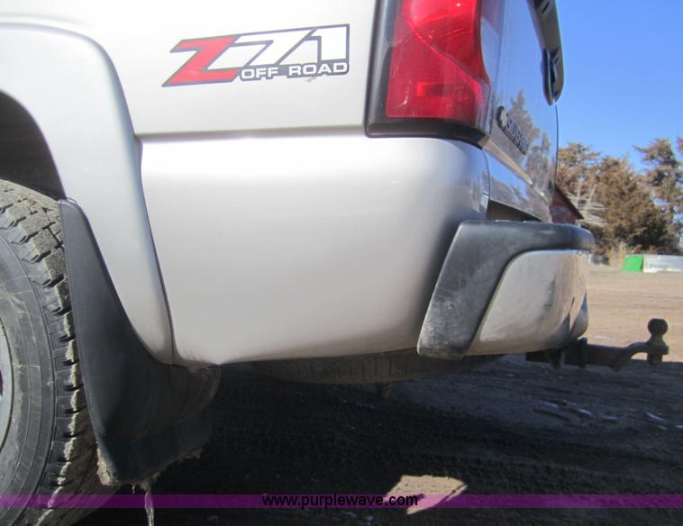 image for item B5705 2005 Chevrolet Silverado 1500 Crew Cab pickup