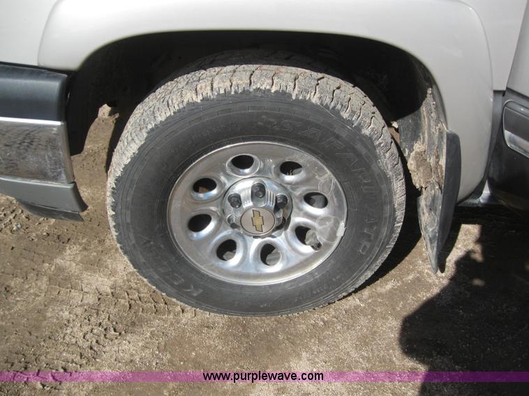 image for item B5705 2005 Chevrolet Silverado 1500 Crew Cab pickup