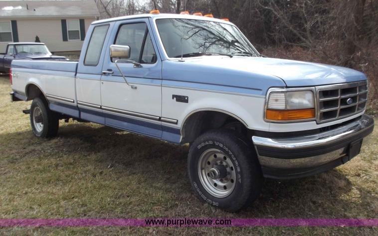 image for item B6260 1997 Ford F250 XLT SuperCab pickup truck