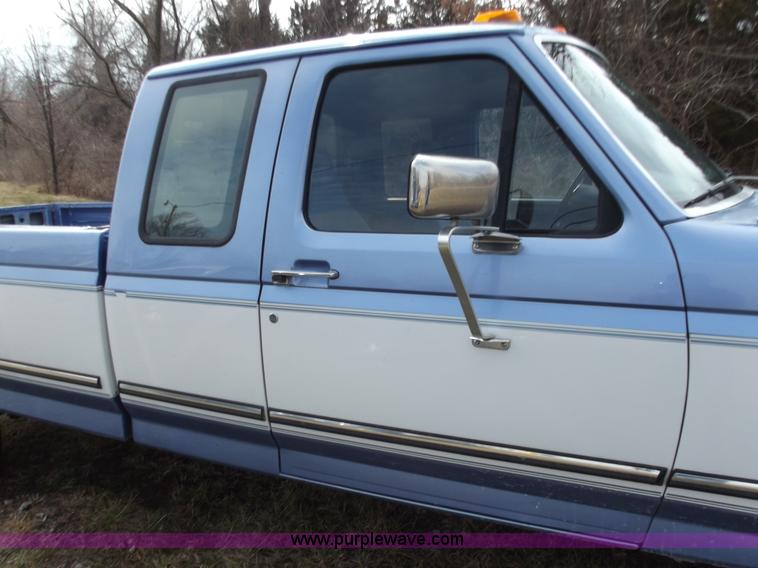 image for item B6260 1997 Ford F250 XLT SuperCab pickup truck