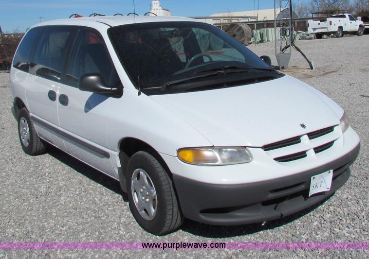image for item B7149 2000 Dodge Caravan mini van