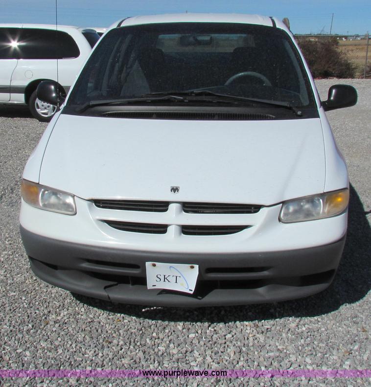 image for item B7149 2000 Dodge Caravan mini van