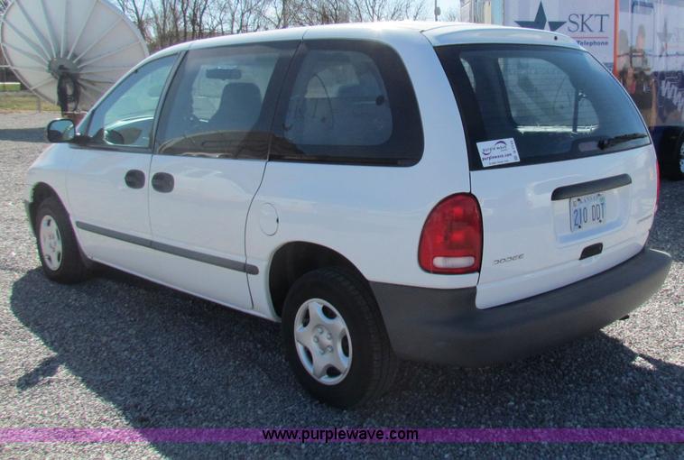 image for item B7149 2000 Dodge Caravan mini van