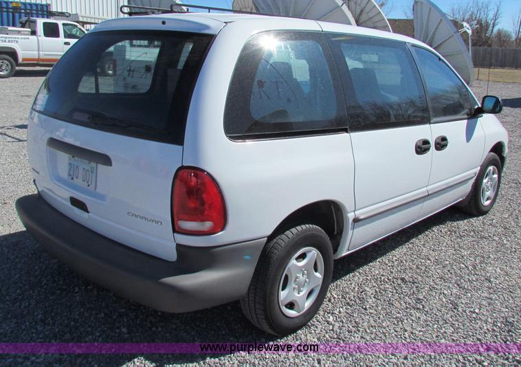 image for item B7149 2000 Dodge Caravan mini van