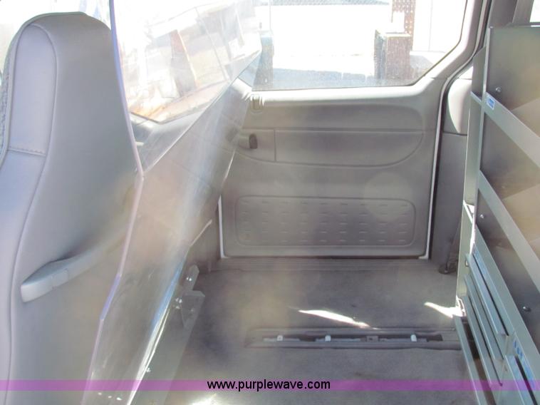 image for item B7149 2000 Dodge Caravan mini van