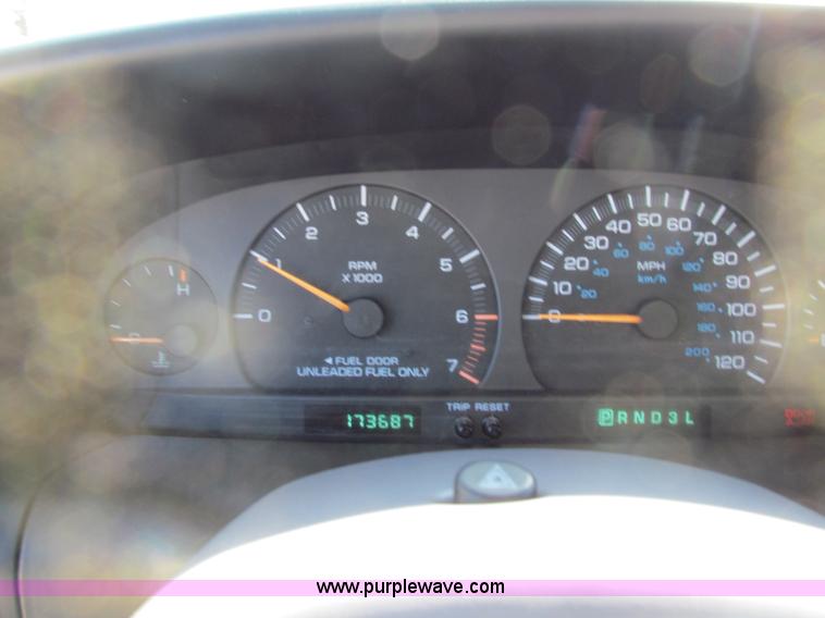 image for item B7149 2000 Dodge Caravan mini van