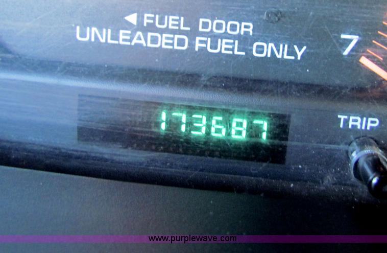 image for item B7149 2000 Dodge Caravan mini van