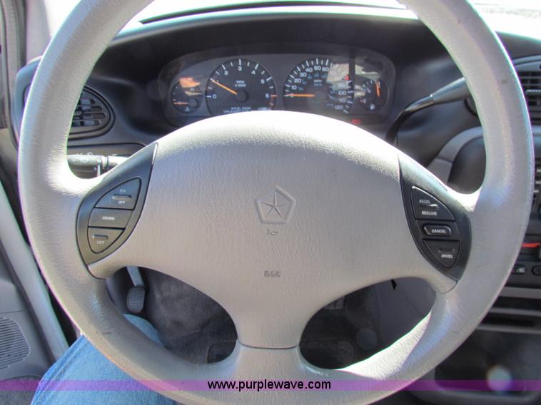 image for item B7149 2000 Dodge Caravan mini van