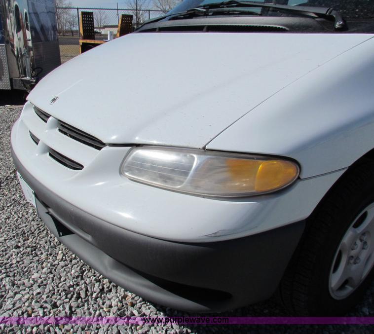 image for item B7149 2000 Dodge Caravan mini van