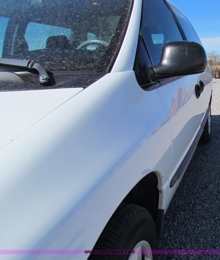 image for item B7149 2000 Dodge Caravan mini van