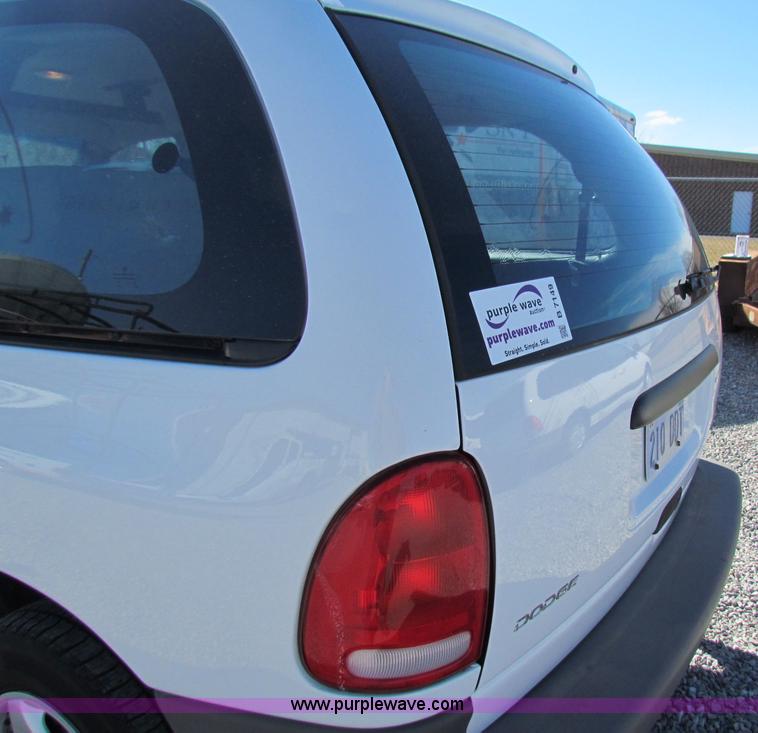 image for item B7149 2000 Dodge Caravan mini van