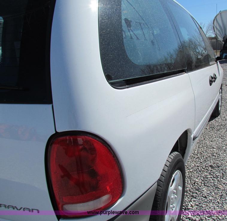 image for item B7149 2000 Dodge Caravan mini van