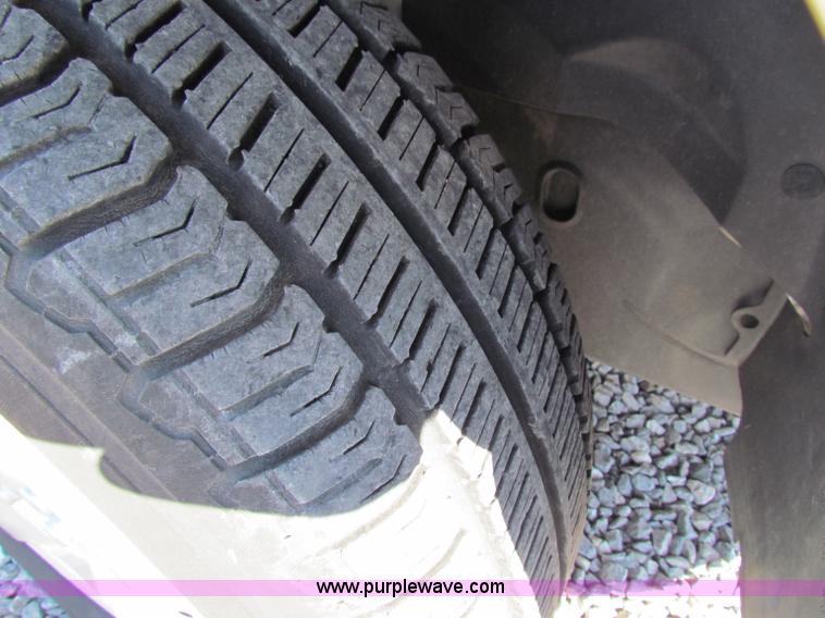 image for item B7149 2000 Dodge Caravan mini van