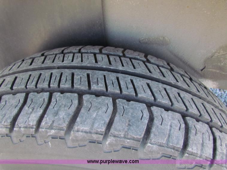 image for item B7149 2000 Dodge Caravan mini van