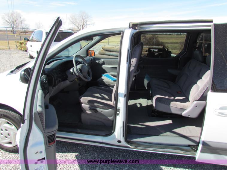image for item B7150 2000 Dodge Grand Caravan mini van
