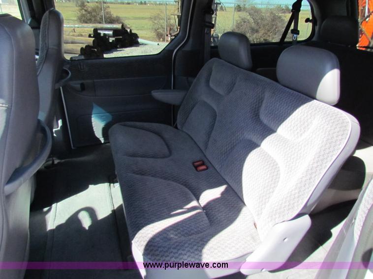 image for item B7150 2000 Dodge Grand Caravan mini van