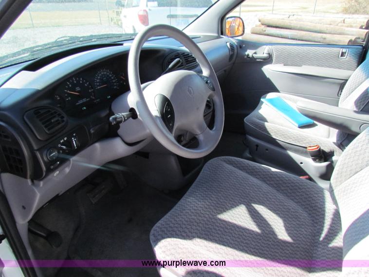 image for item B7150 2000 Dodge Grand Caravan mini van