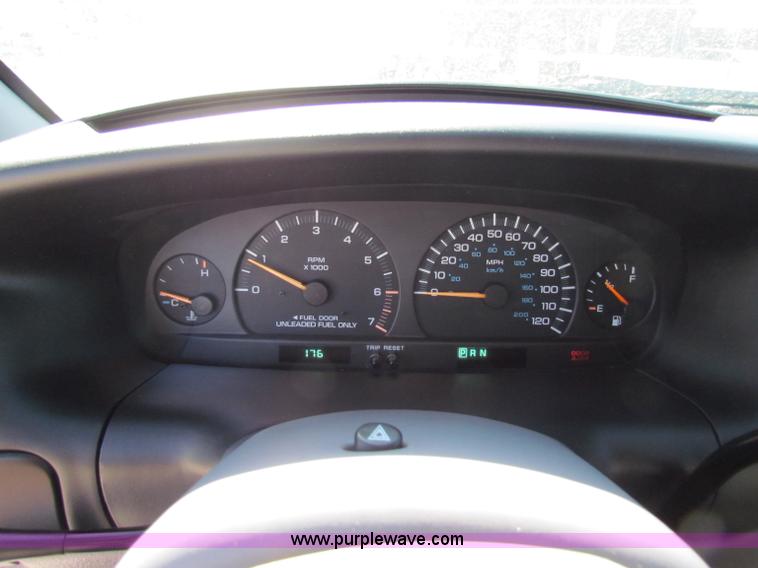 image for item B7150 2000 Dodge Grand Caravan mini van