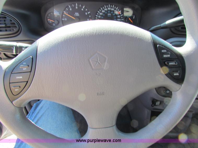 image for item B7150 2000 Dodge Grand Caravan mini van