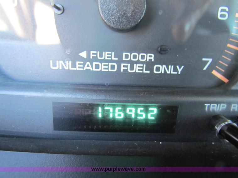 image for item B7150 2000 Dodge Grand Caravan mini van