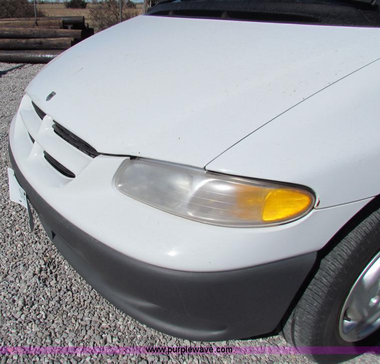 image for item B7150 2000 Dodge Grand Caravan mini van