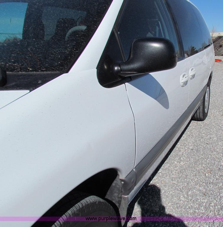 image for item B7150 2000 Dodge Grand Caravan mini van