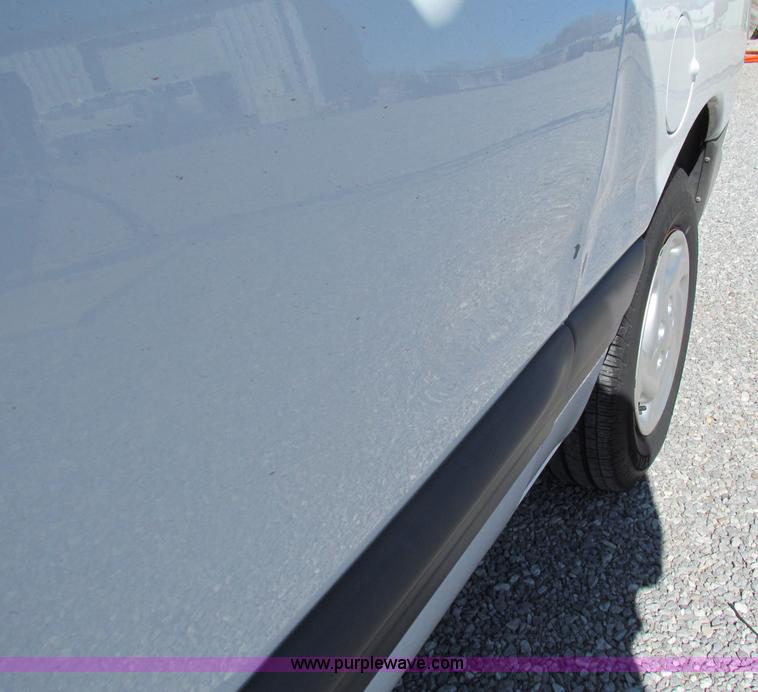 image for item B7150 2000 Dodge Grand Caravan mini van