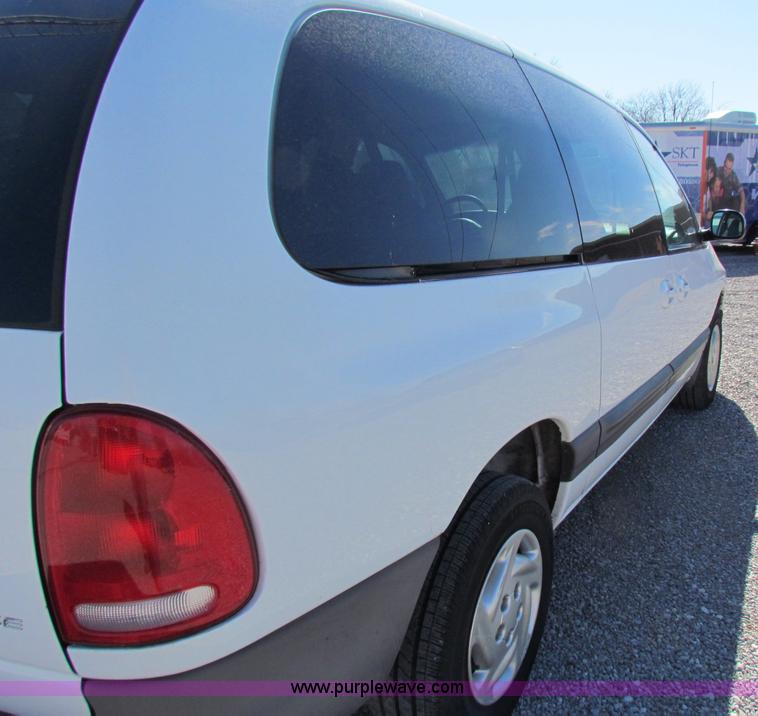 image for item B7150 2000 Dodge Grand Caravan mini van