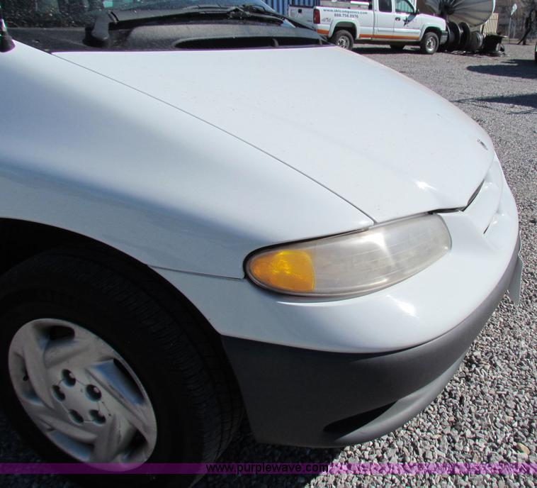 image for item B7150 2000 Dodge Grand Caravan mini van