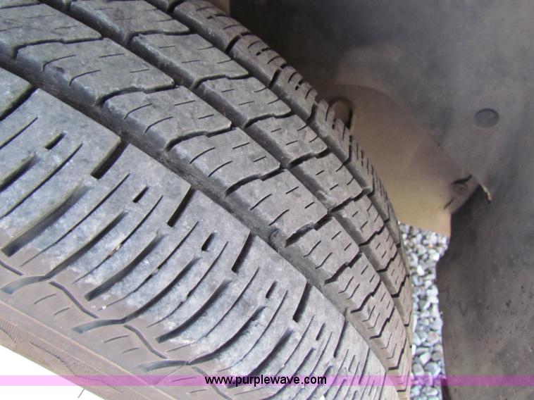 image for item B7150 2000 Dodge Grand Caravan mini van