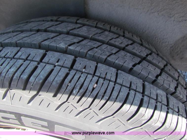 image for item B7150 2000 Dodge Grand Caravan mini van