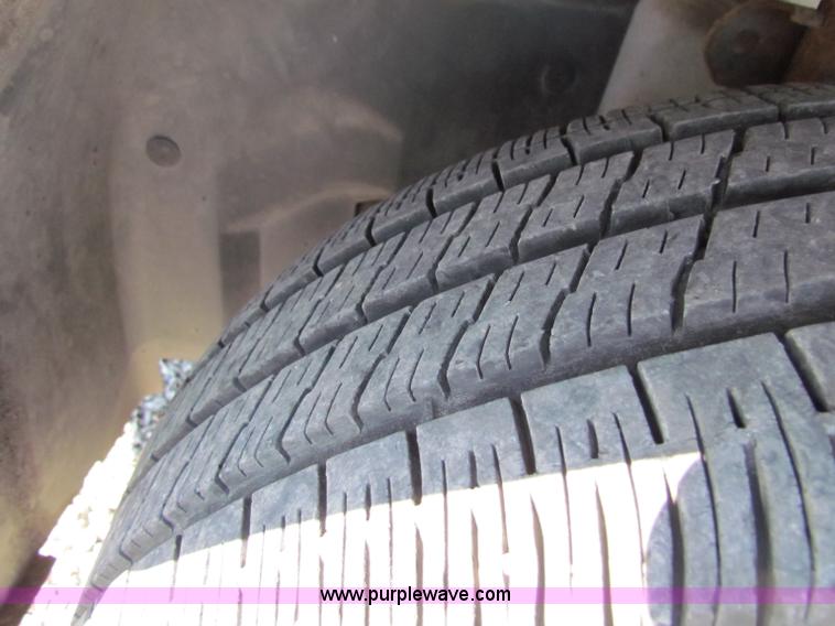 image for item B7150 2000 Dodge Grand Caravan mini van